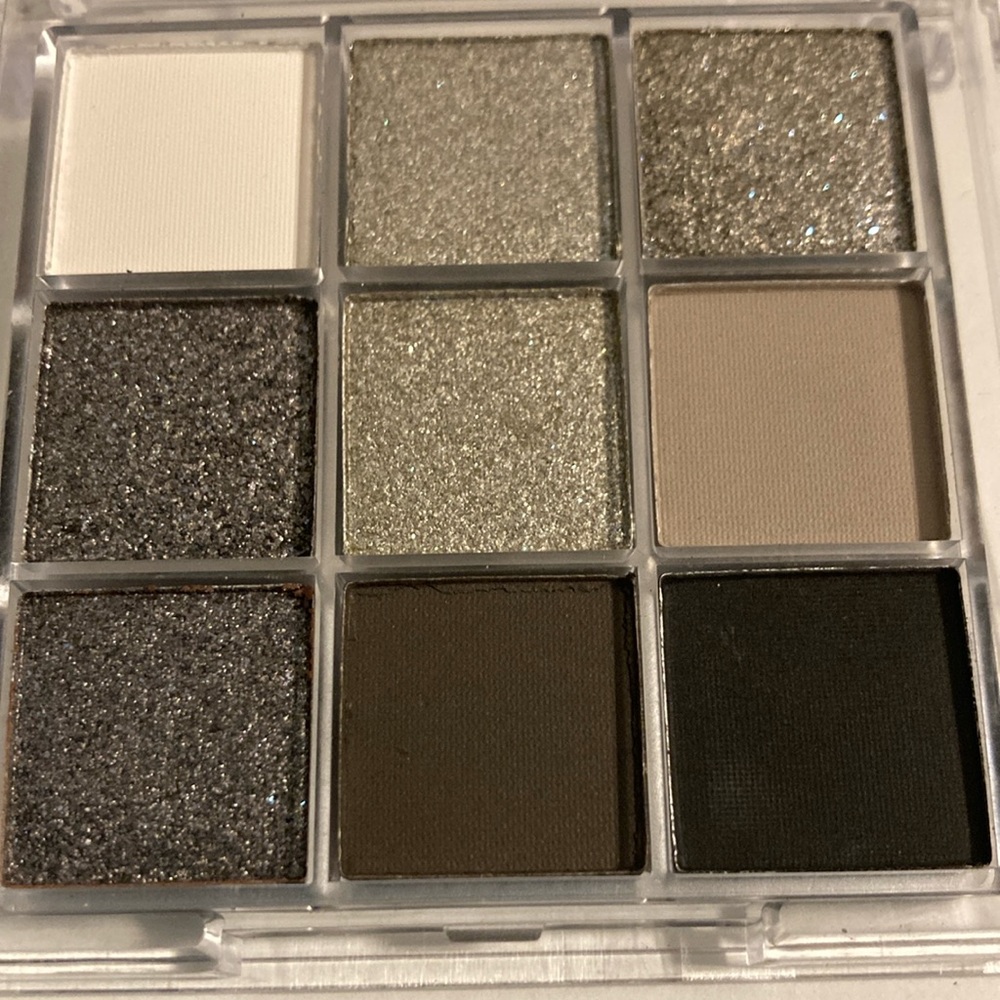 9-Color Eyeshadow Palette in Neutral Shades